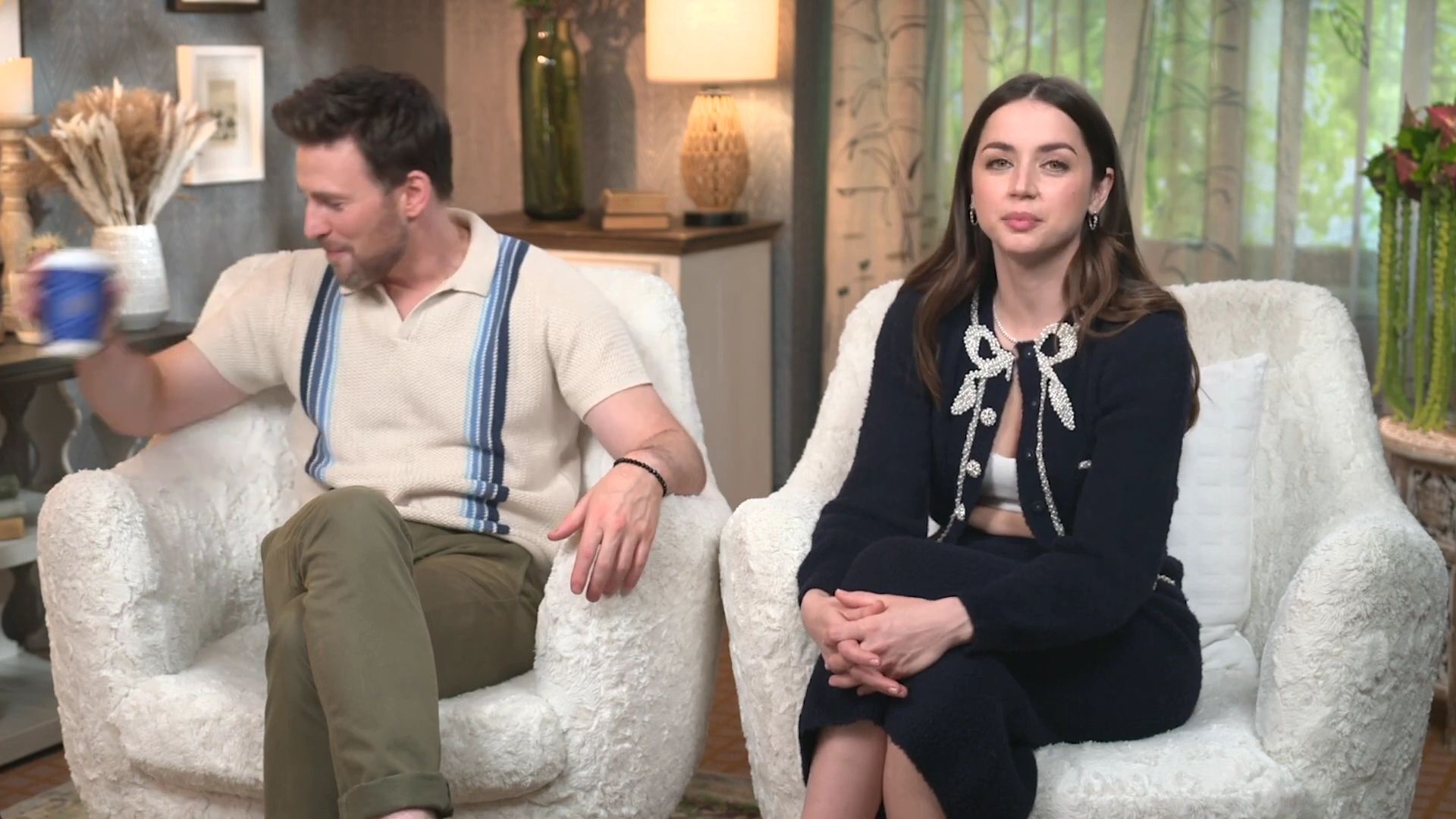 2023-Ghosted_FeaturetteInterview009-080.jpg