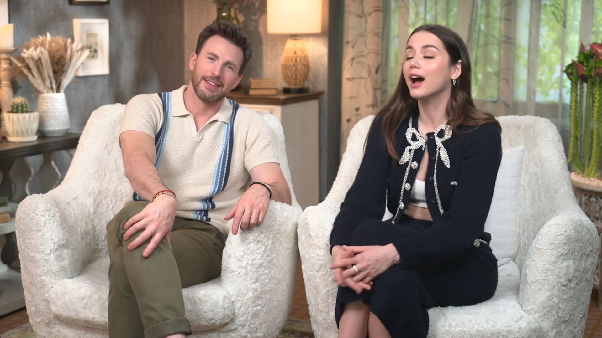 2023-Ghosted_FeaturetteInterview009-093.jpg
