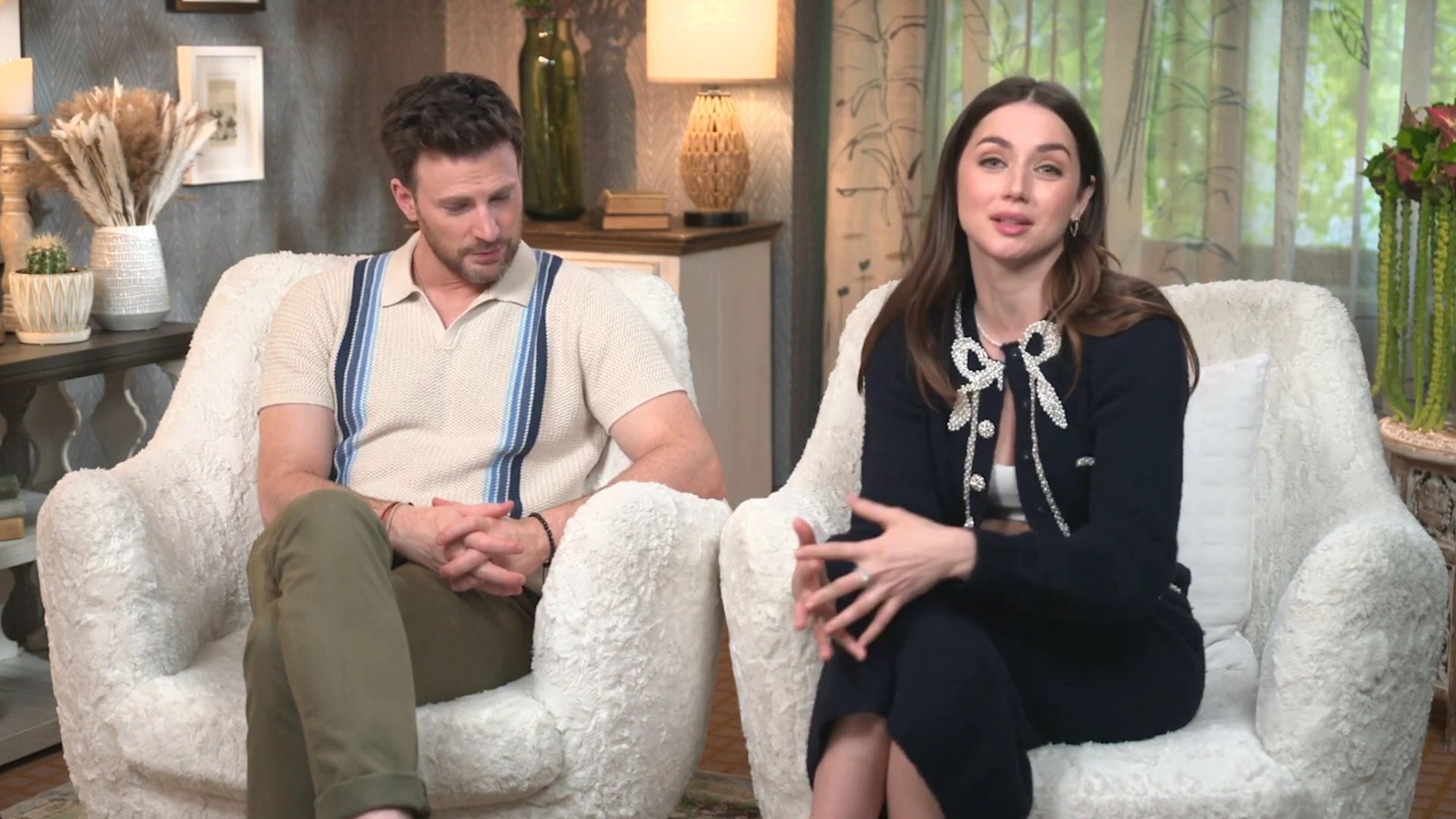 2023-Ghosted_FeaturetteInterview009-166.jpg
